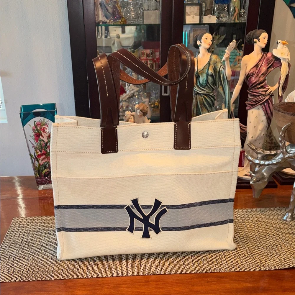 Dooney and Bourke NEW YORK YANKEES Cream and Brown Tote Bag - Picture 1 of 13